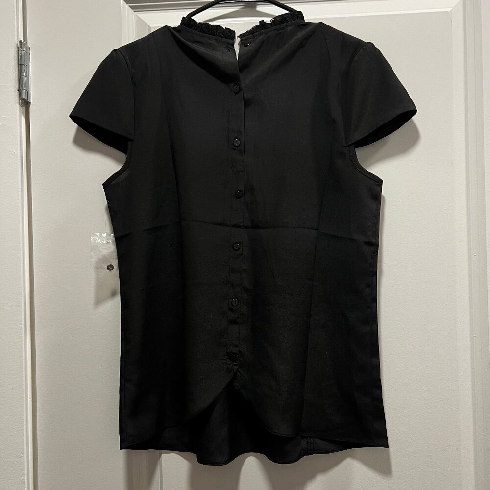 Modcloth Top Women's Medium Short Sleeve with Buttoned Back in Black - Picture 5 of 5